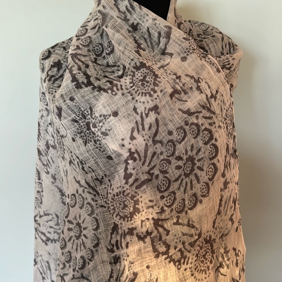 NWT Brunello Cucinelli scarf beige and gray color - Picture 1 of 2